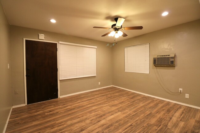Building Photo - 5222 East Windsor Avenue, Unit 1