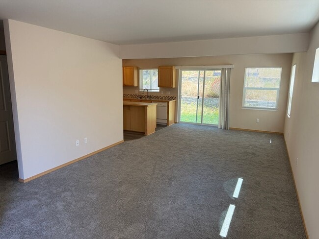 Building Photo - 3bd/2.25ba Maple Valley Home