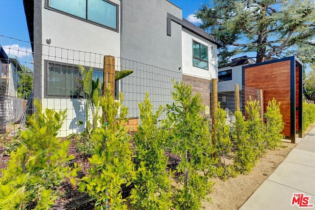 Building Photo - 5722 Woodman Ave