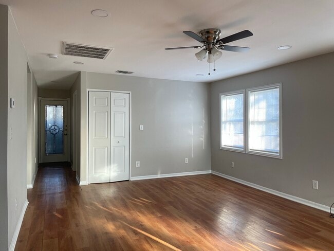 Building Photo - 1704 Avondale St