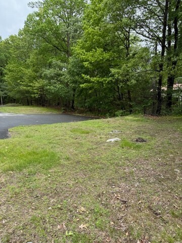 Foto del edificio - 607 Flat Hill Rd