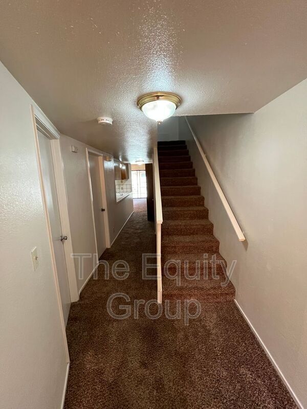 Building Photo - 4224 W Cypress Ave