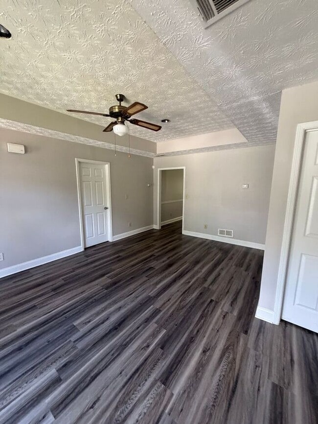 Photo - Cozy 3 bedroom 2 bath ranch duplex! House