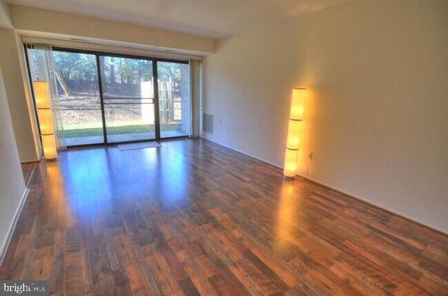 Building Photo - 2072 Royal Fern Ct