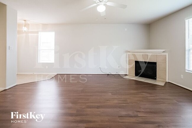 Building Photo - 2351 Village Leaf Dr