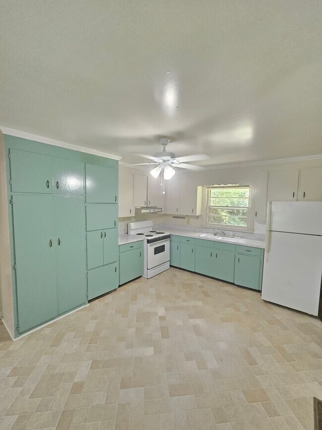 Foto del edificio - 1BD/1 BA + 1 CAR GARAGE - Duplex near East...