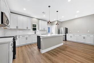 Building Photo - 809 Avenue J Pl