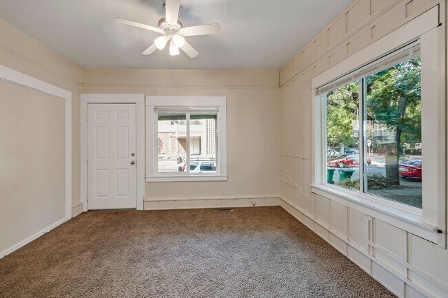 Building Photo - Move In Special! 3 Bedroom House Across from Chico State and WREC!