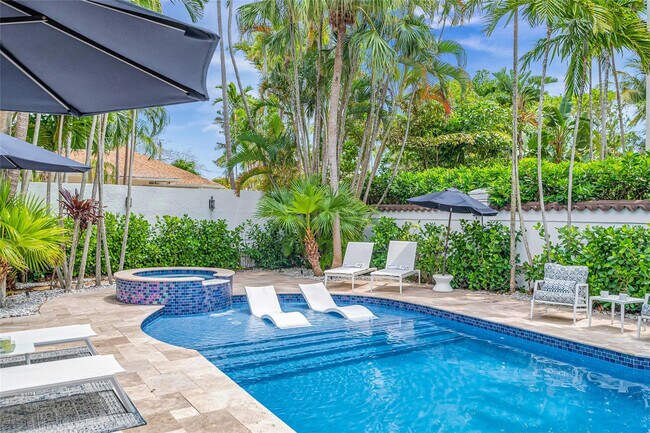 Foto del edificio - 2500 Hibiscus Pl