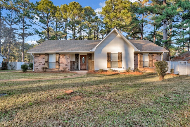 Building Photo - 128 Dogwood Cir