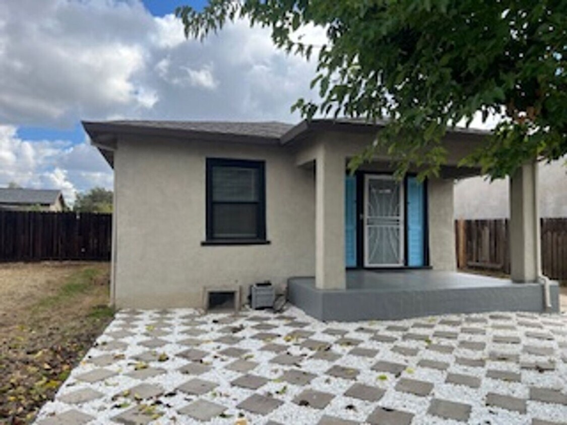 ADORABLE REMODELED 2 BEDROOM DUPLEX! - ADORABLE REMODELED 2 BEDROOM DUPLEX!