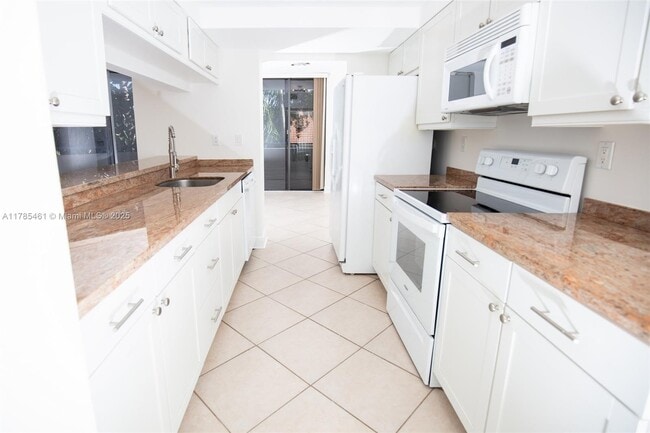 Foto del edificio - 21085 NE 34th Ave