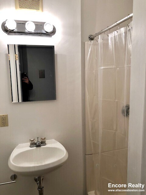 Foto del edificio - 1061 Beacon St