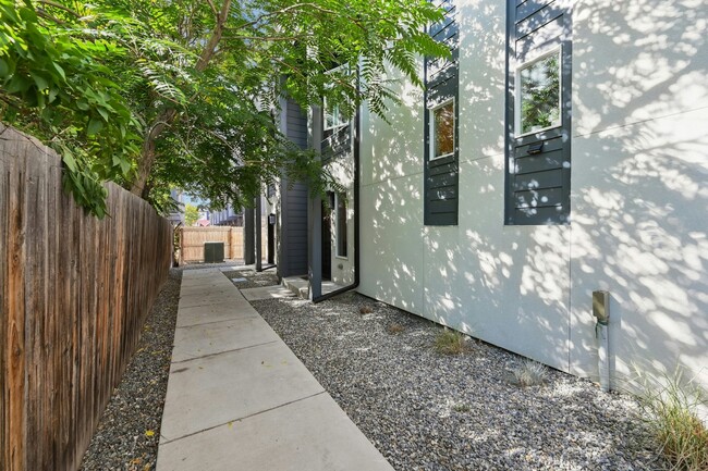 Building Photo - 2780 W 25th Ave