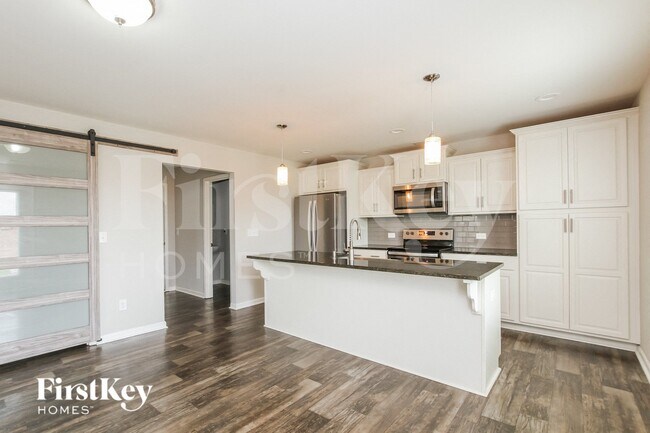 Foto del edificio - 167 Hidden Lakes Rd