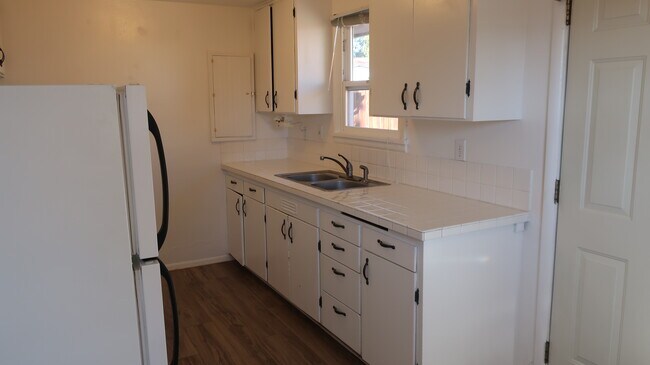 Building Photo - 1027 Dolfay Ln