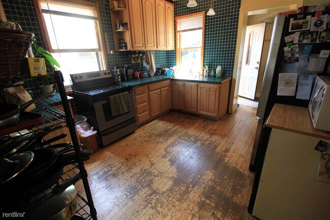 Building Photo - 5 br, 2 bath House - 213 Miller Ave 213 Mi...