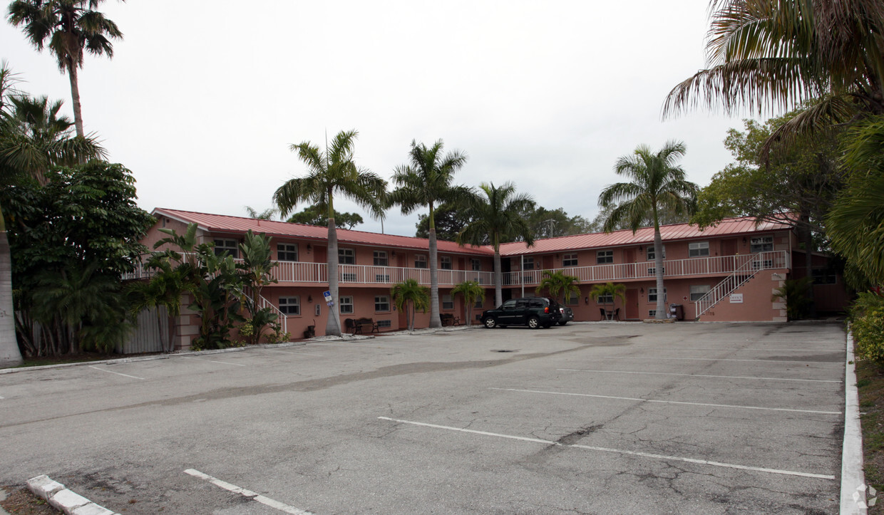 Primary Photo - Hibiscus Suites Inn