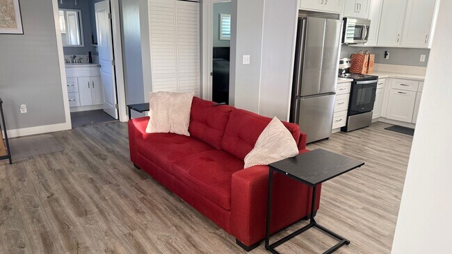 Building Photo - 1529 N Pass Ave