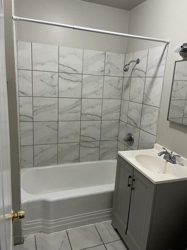 Foto del edificio - 4866 N 48th St