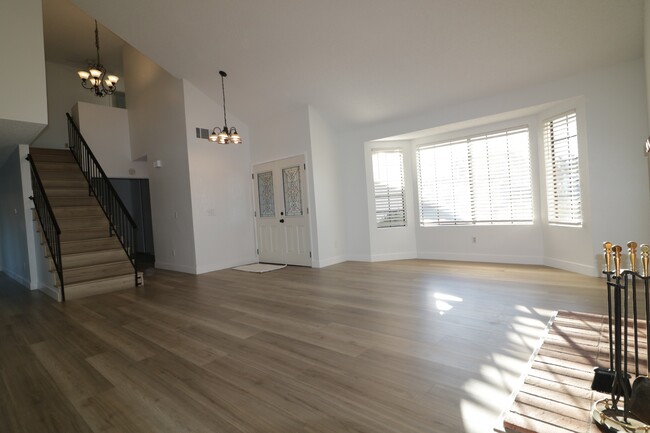 Building Photo - 726 Briar Hill Cir