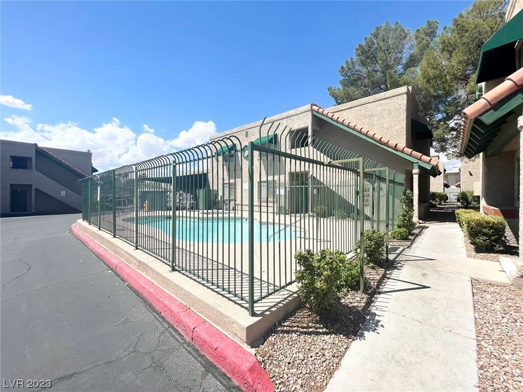 Foto principal - 6750 Del Rey Ave