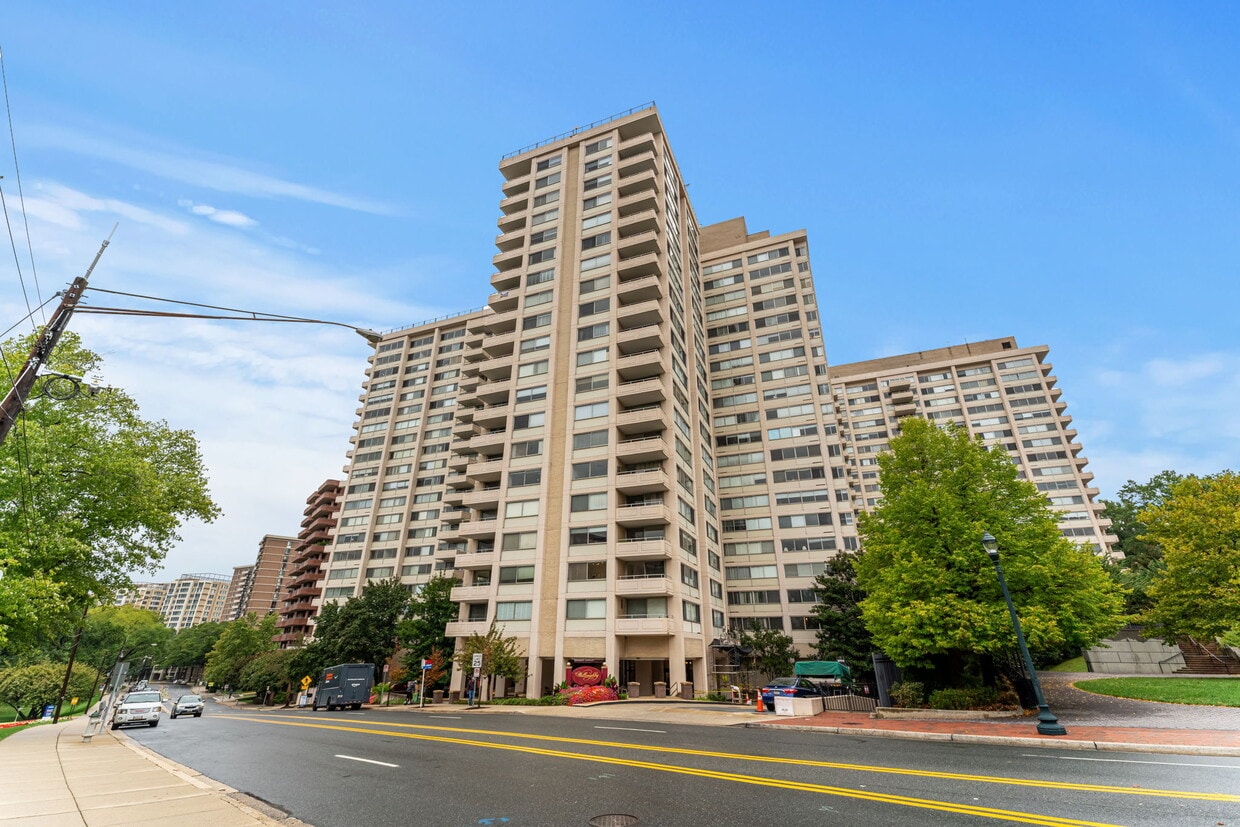 The WIlloughby is a luxury condo building with all amenities + concierge! - 4515 Willard Ave