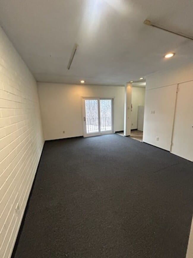 Building Photo - 1 bedroom, 1 bath apartment