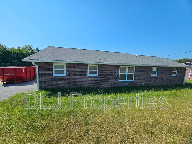 Building Photo - 1102 Hicks Rd
