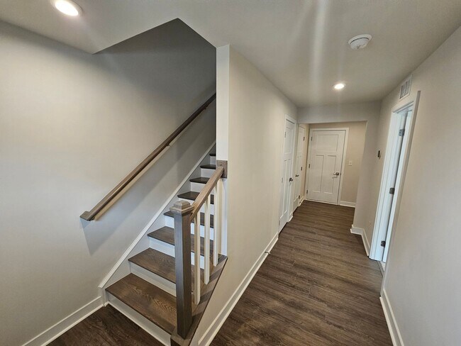 Foto del edificio - Brand New home in Great Location with Grea...