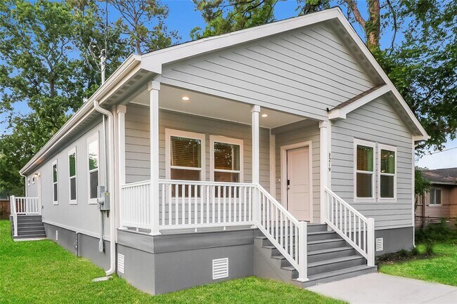 Foto del edificio - 8219 Crestview Dr