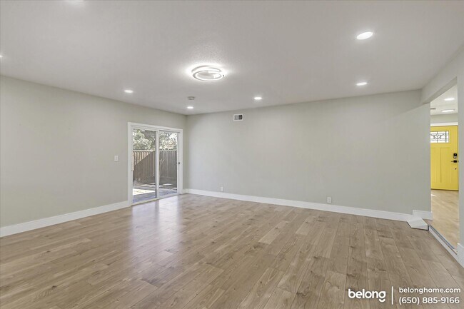 Foto del edificio - 6956 Lenwood Way