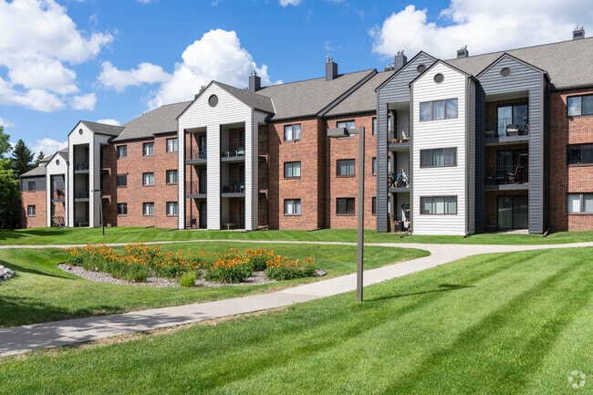 Building Photo - Arrive Eden Prairie