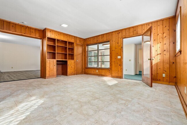 Foto del edificio - 615 Forestdale Dr