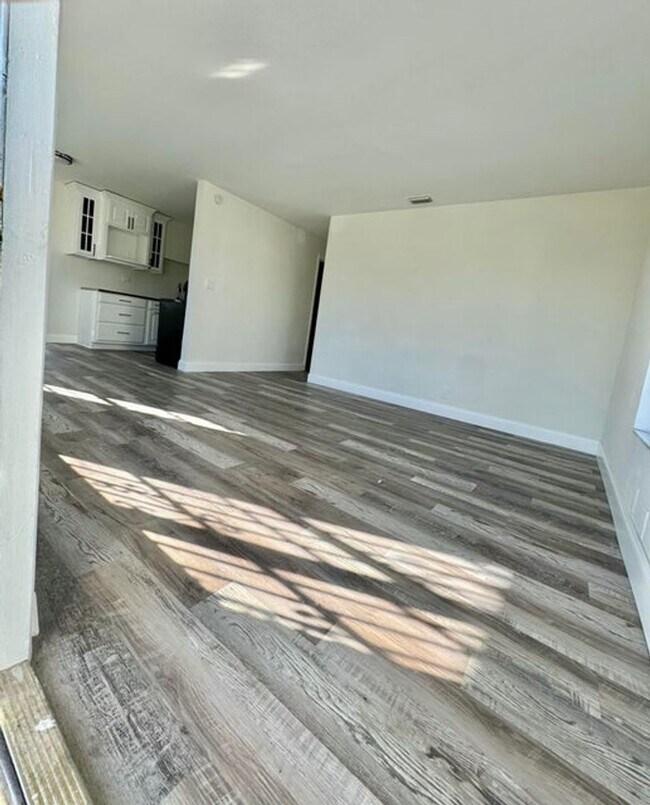 Foto del edificio - 1146 W 24th St