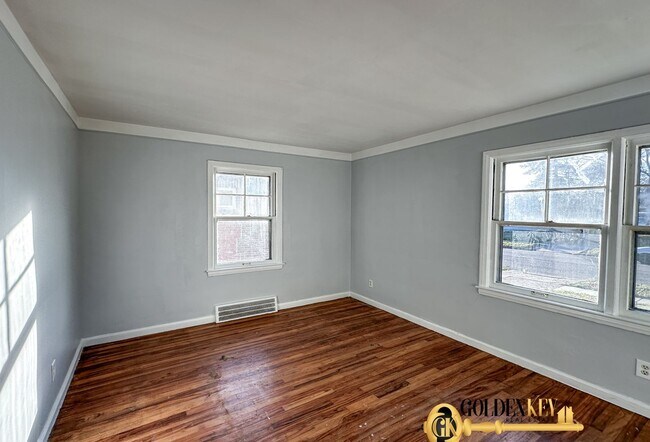 Building Photo - New 2 bedroom / 1 bathroom plus bonus room!
