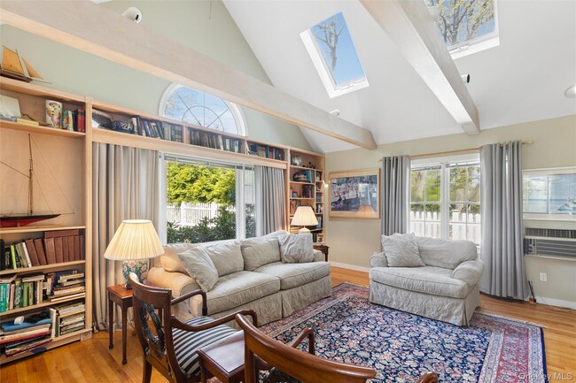 Foto del edificio - 425 Briarwood Ln