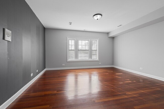 Foto del edificio - 7367 N Ashland Blvd