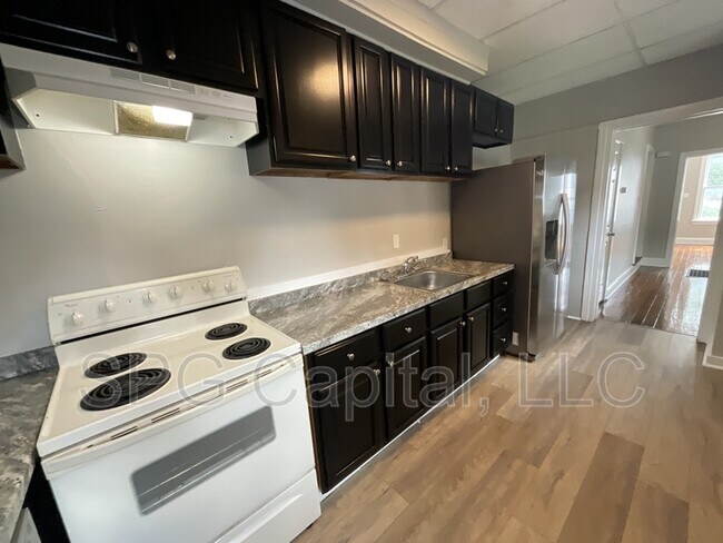 Foto del edificio - 659 W College Ave