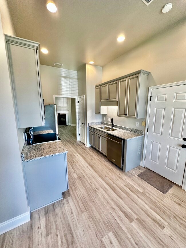 Foto del edificio - 8022 Brookside Ln