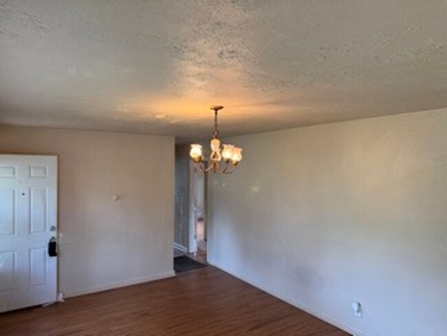 Building Photo - Cozy 3-Bedroom With Basement and Yard