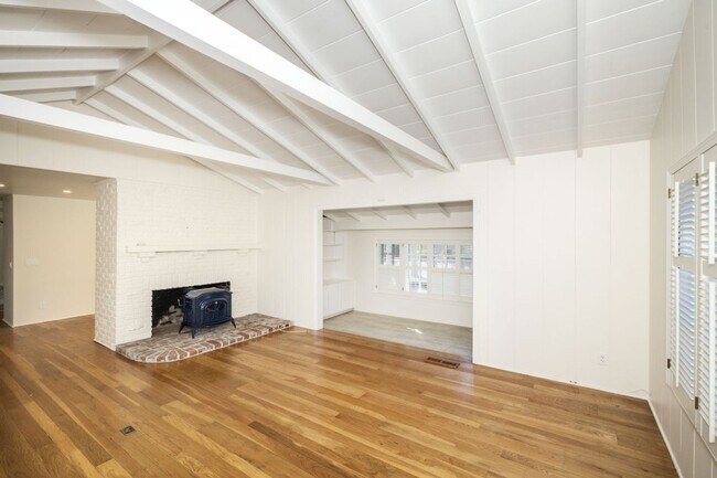 Foto del edificio - Remodeled 2 Bed, 2 Bath Home in Midtown Pa...