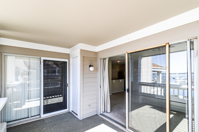 Building Photo - 18865 Vineyard Point Ln