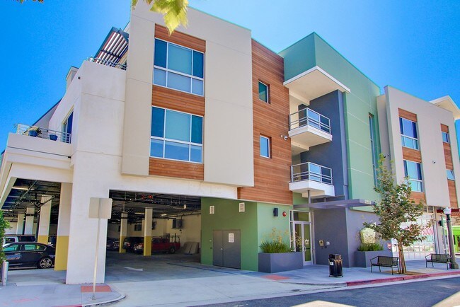 Foto del edificio - 11955 W Washington Blvd