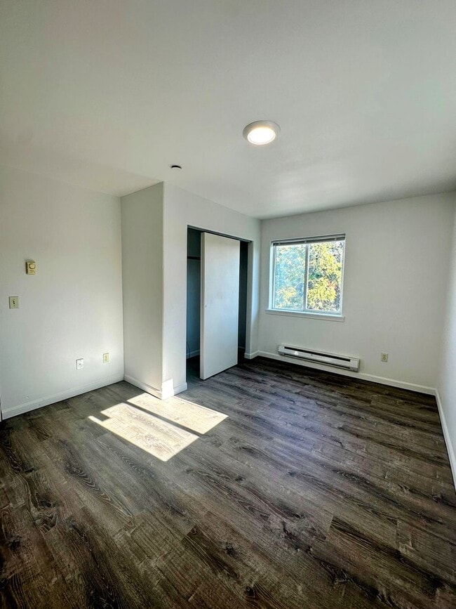 Building Photo - 533 Methow St