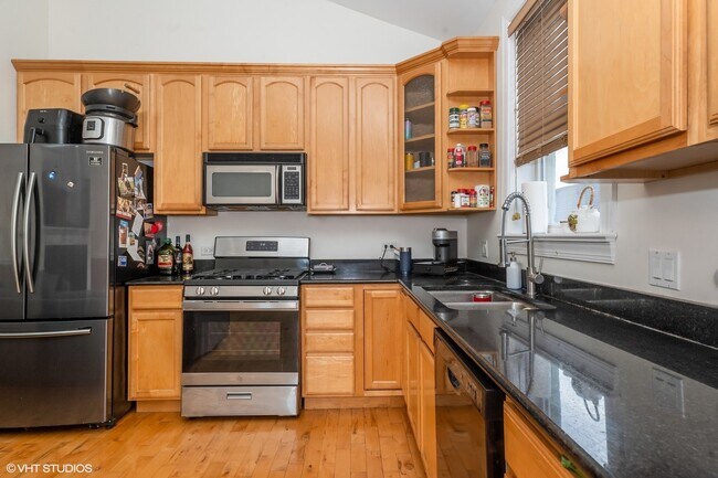 Building Photo - 1505 N Talman Ave