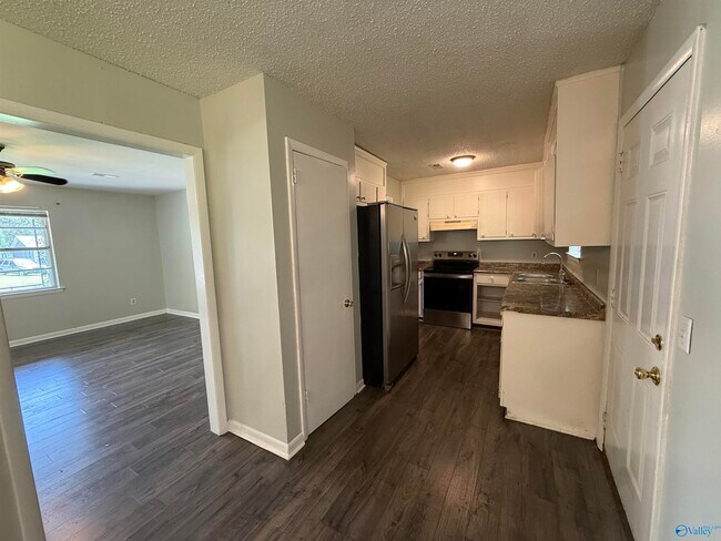 Building Photo - 5020 Ortega Cir NW