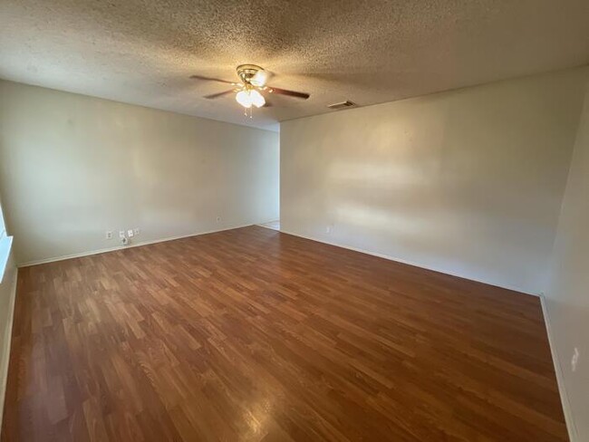 Building Photo - 6810 Misty Field Dr