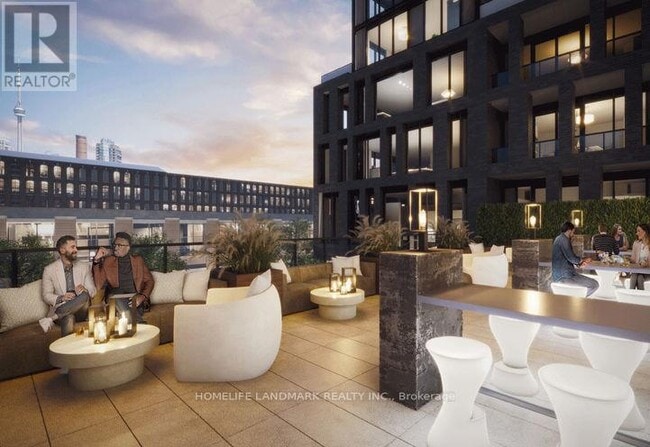 Building Photo - 270 Dufferin St