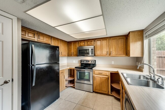 Building Photo - 239 Edgewood Dr